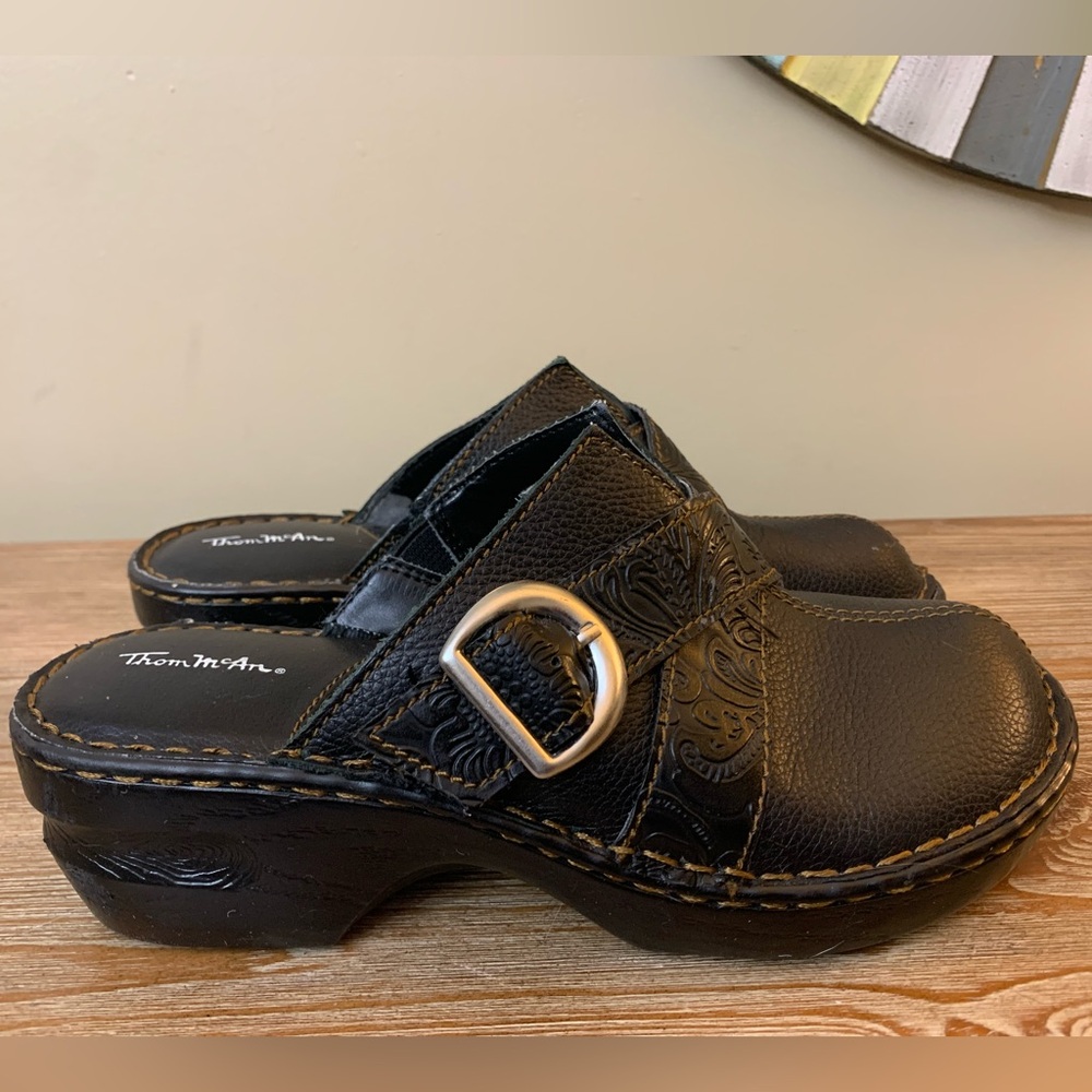 Vintage Y2K Thom McAn Black Leather Clogs - Mules with Buckle 90s